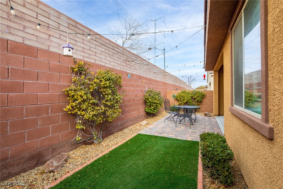 7611 Redcloud Peak Street Property Photo 23