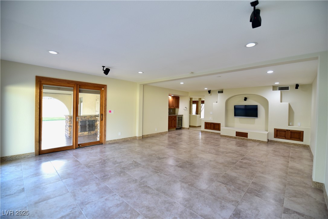 7045 Edna Avenue Property Photo 6