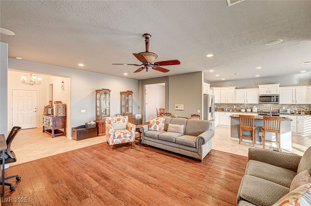 5615 Criollo Drive Property Photo 4