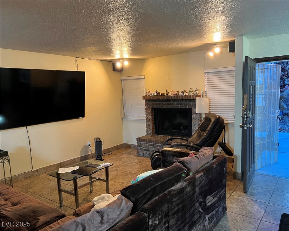 2611 Aracatuba Avenue Property Photo 4