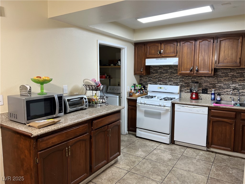 2611 Aracatuba Avenue Property Photo 6
