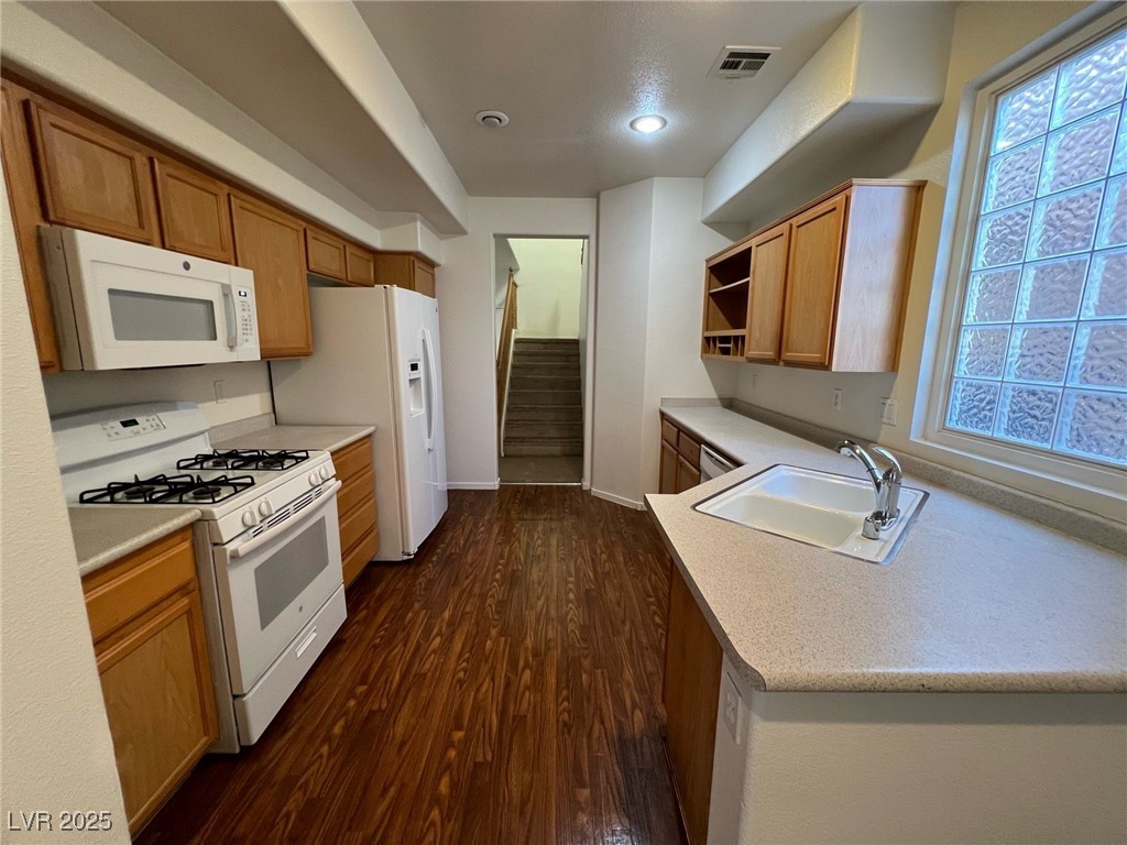 4343 Bassae Temple Avenue Property Photo 7