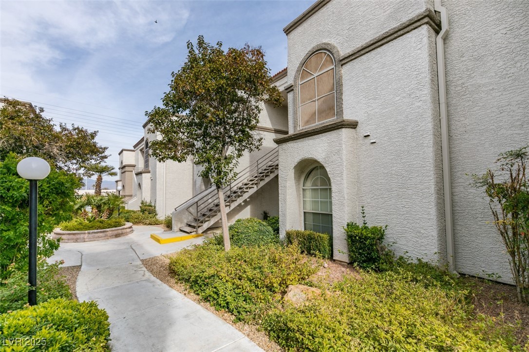 3150 Soft Breezes Drive 2191 Property Photo 3