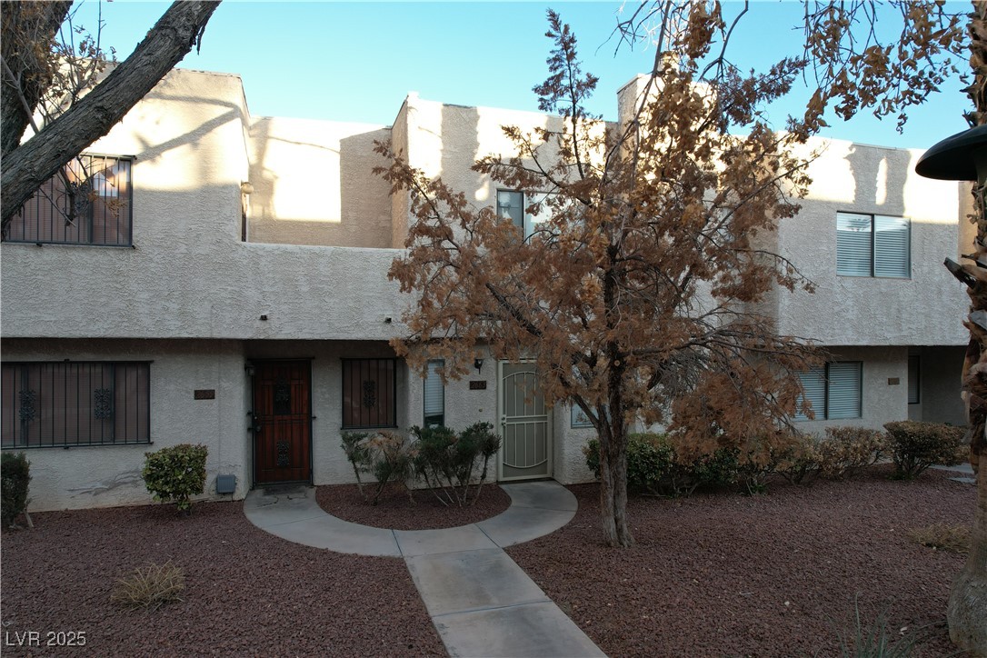2663 Aracatuba Avenue Property Photo 2