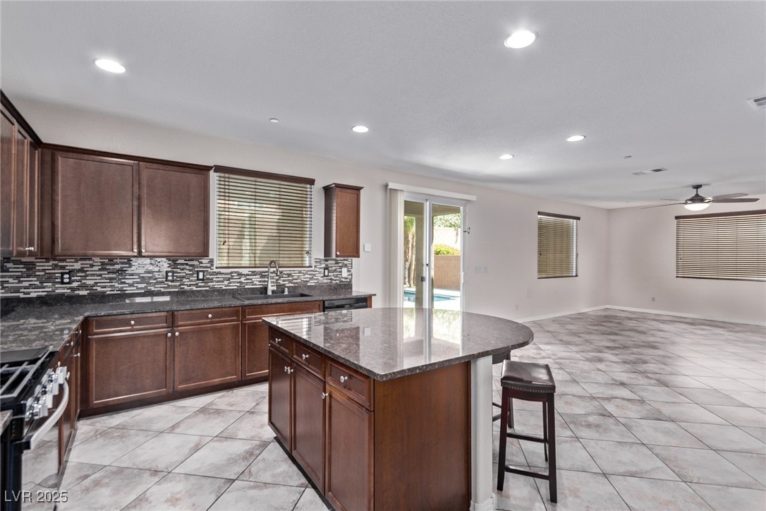 1136 Buckhorn Cove Street Property Photo 5