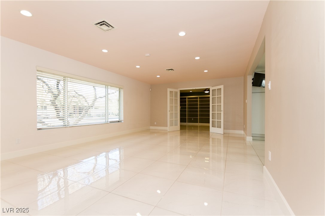1403 5th Place Property Photo 3