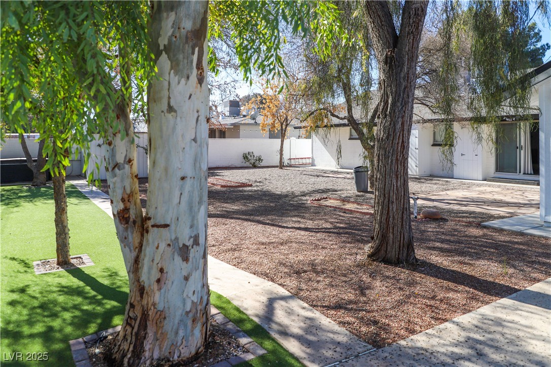 1403 5th Place Property Photo 11