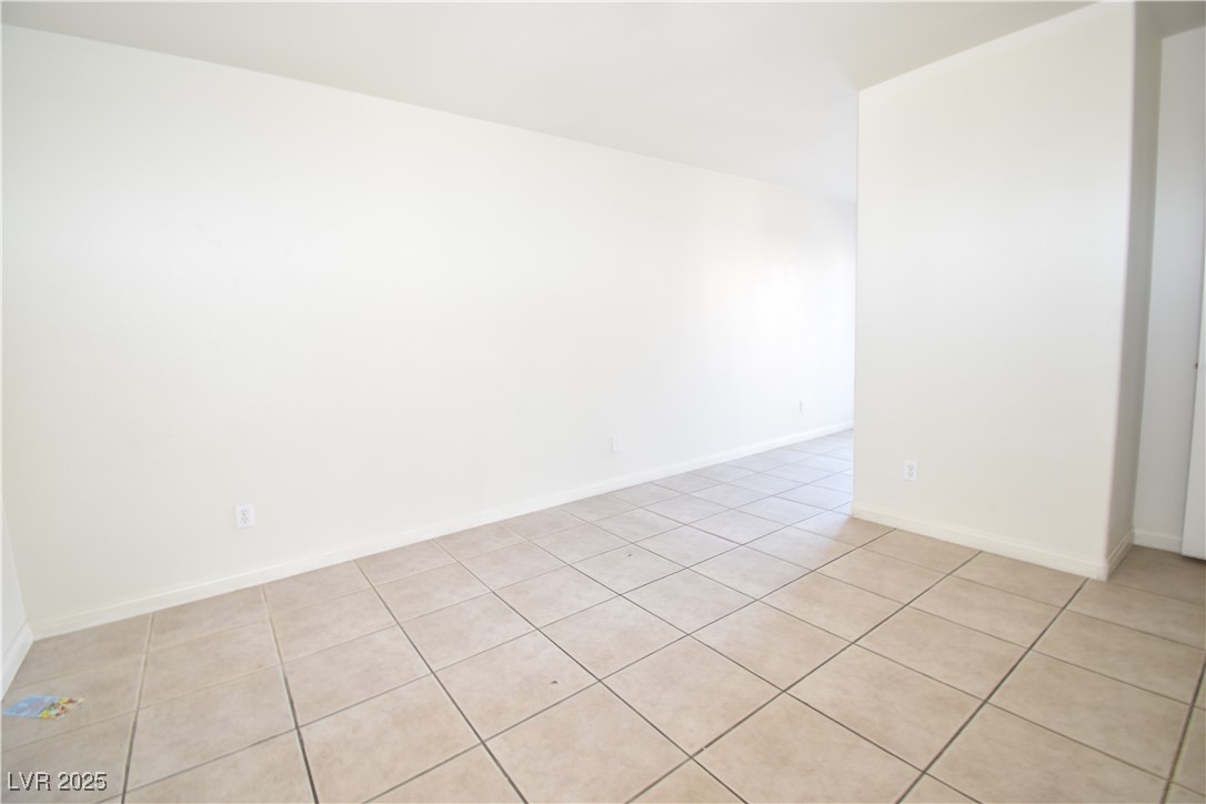 460 Rexford Drive 2103 Property Photo 4