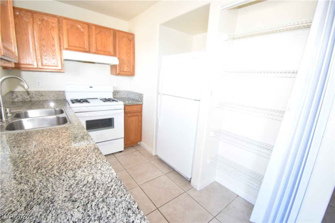 460 Rexford Drive 2103 Property Photo 8