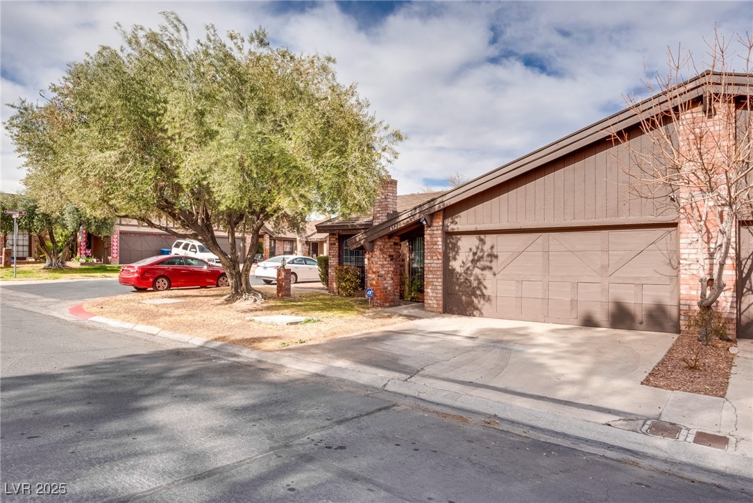 6520 Brushwood Lane Property Photo 3