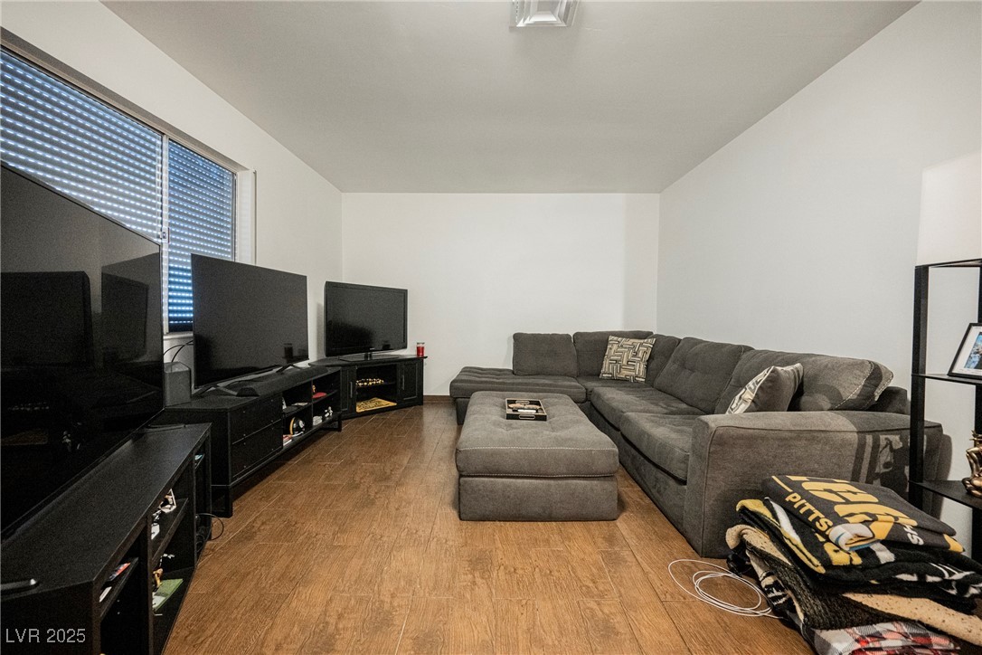 271 Greenbriar Townhouse Way Property Photo 2