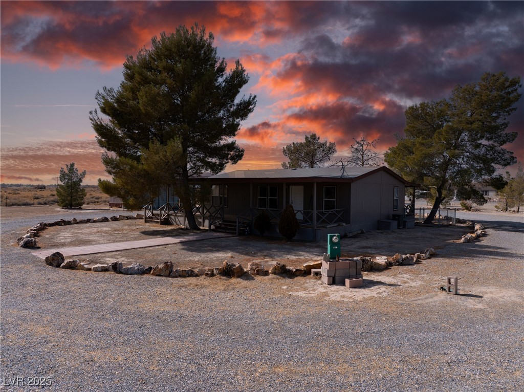 1901 North Buckboard Lane Property Photo 2