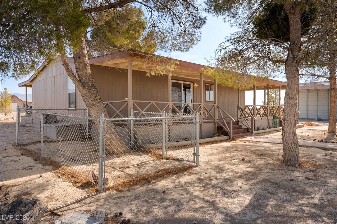 1901 North Buckboard Lane Property Photo 4