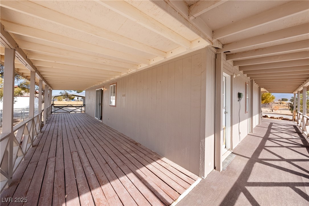 1901 North Buckboard Lane Property Photo 8