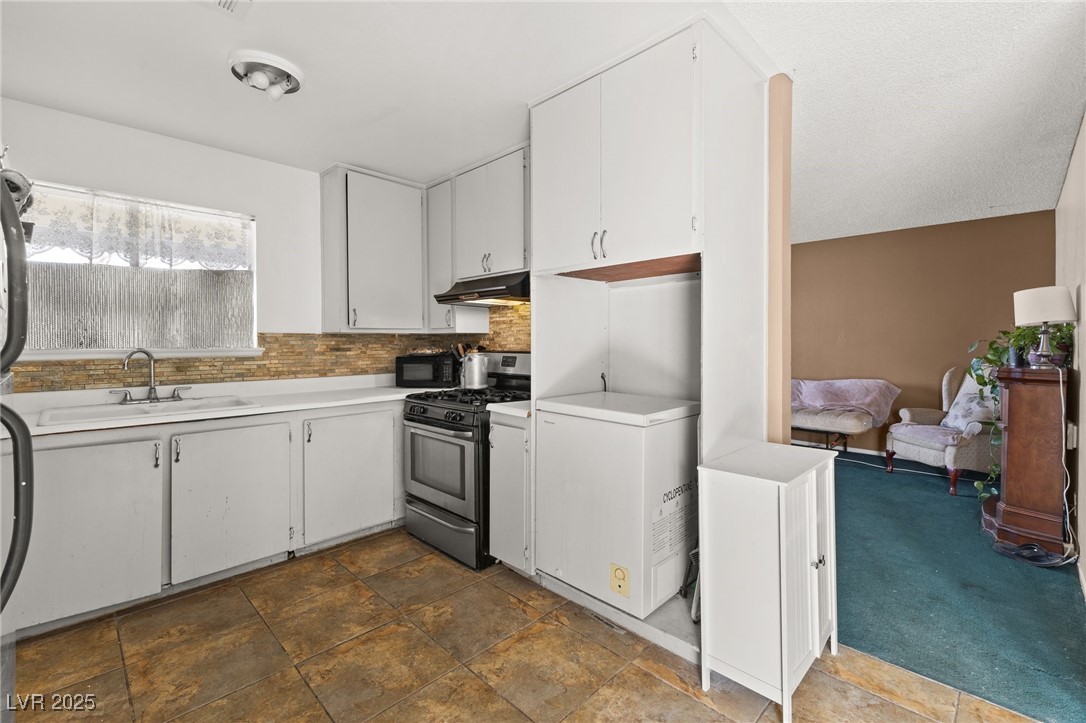 204 Cimarron Court Property Photo 9