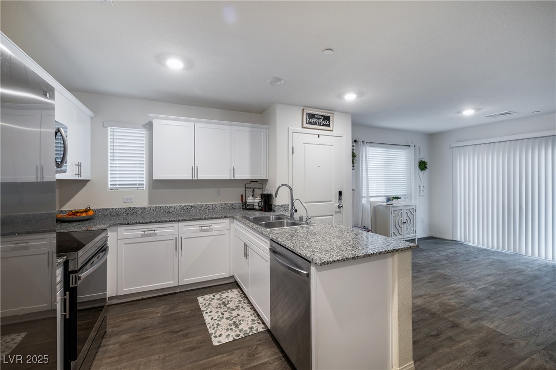 2681 Tuxedo Black Court Property Photo 2