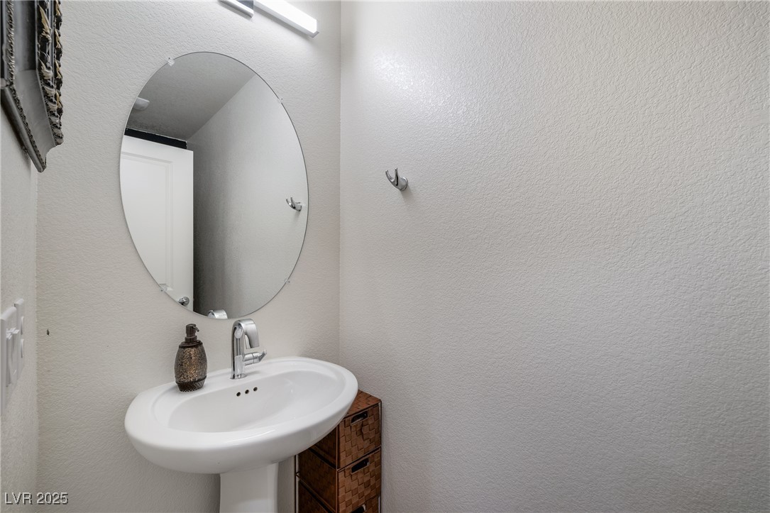 2681 Tuxedo Black Court Property Photo 4