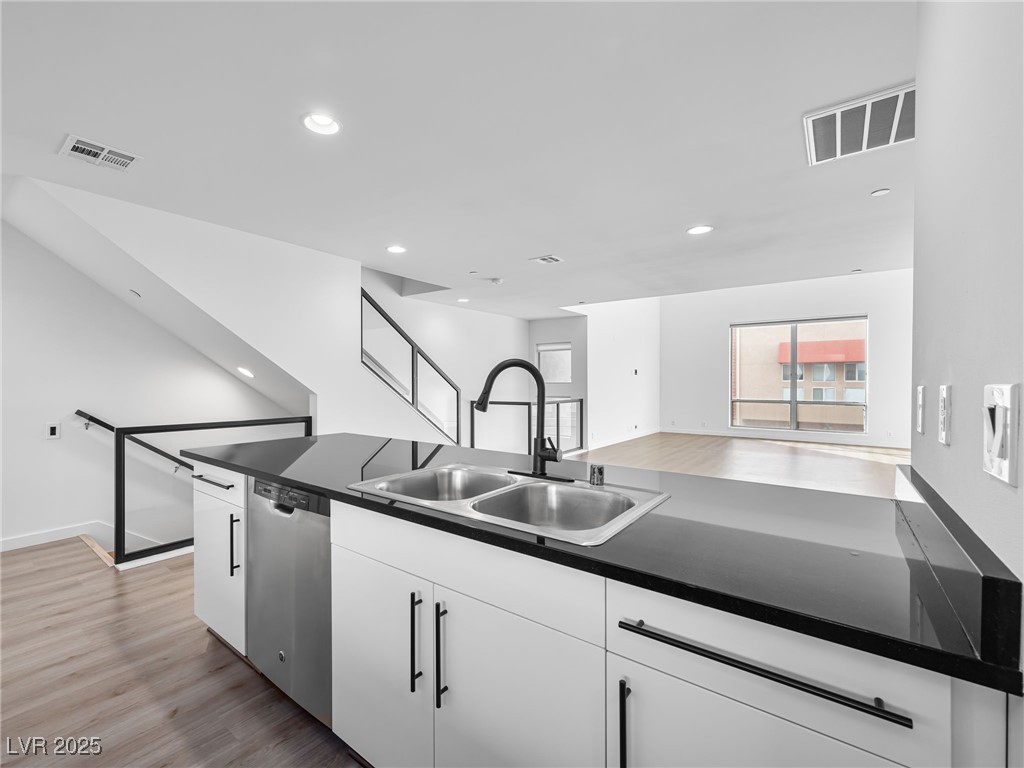 250 Tower Street Property Photo 1