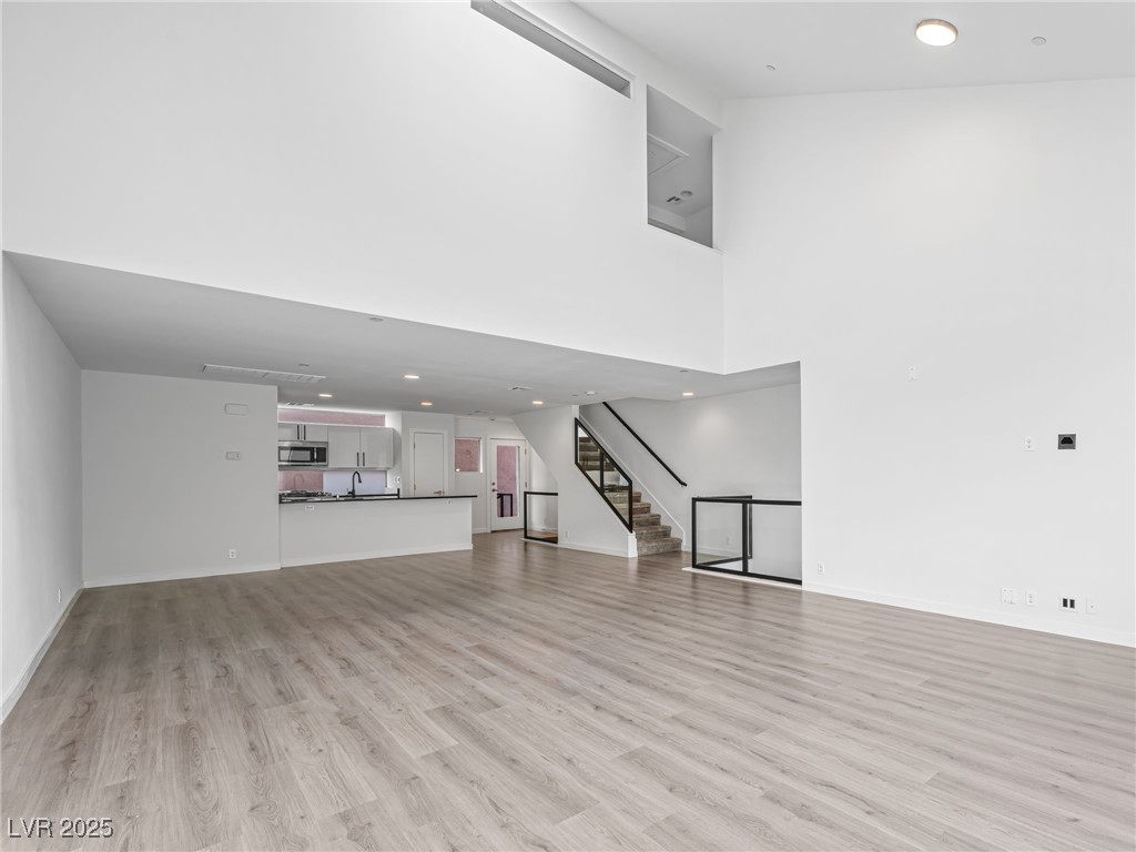 250 Tower Street Property Photo 2