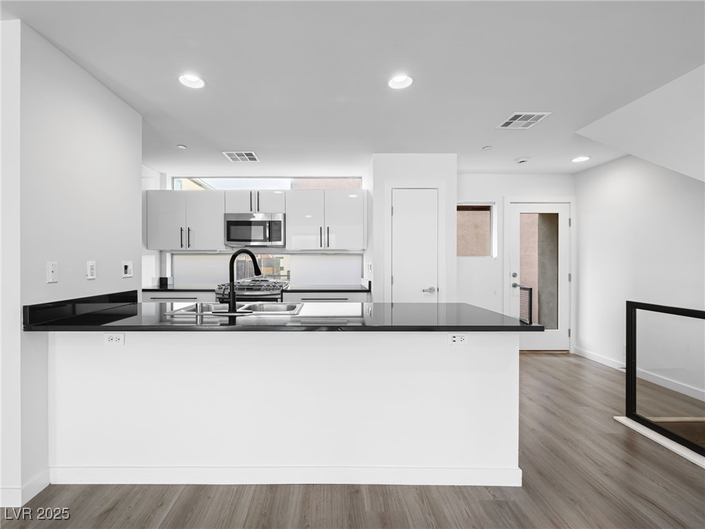 250 Tower Street Property Photo 3