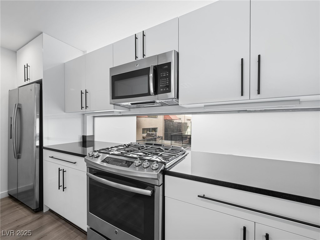 250 Tower Street Property Photo 4