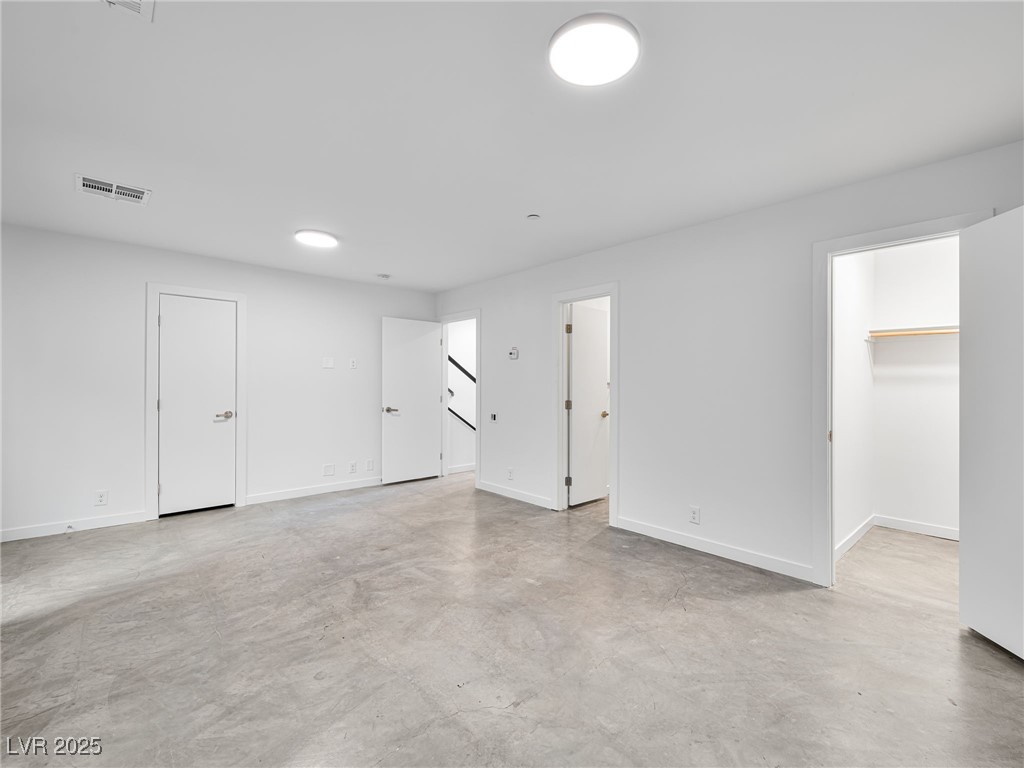 250 Tower Street Property Photo 6