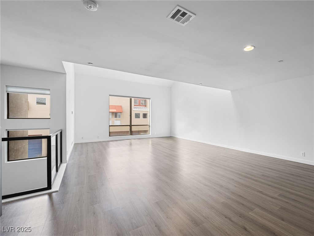 250 Tower Street Property Photo 9
