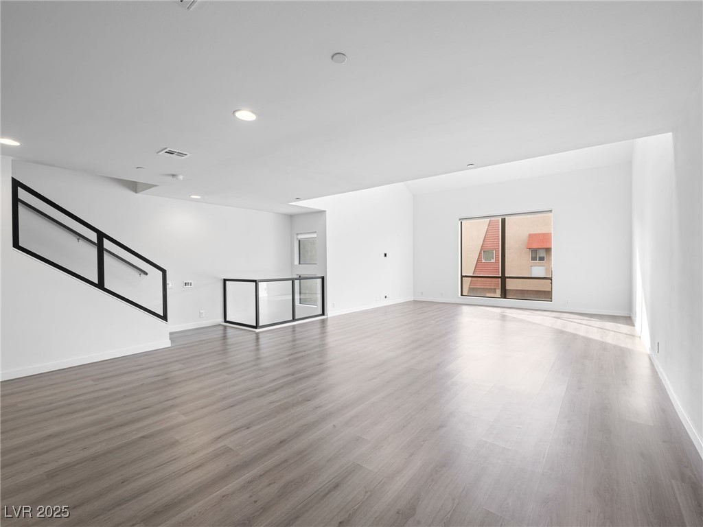 250 Tower Street Property Photo 10