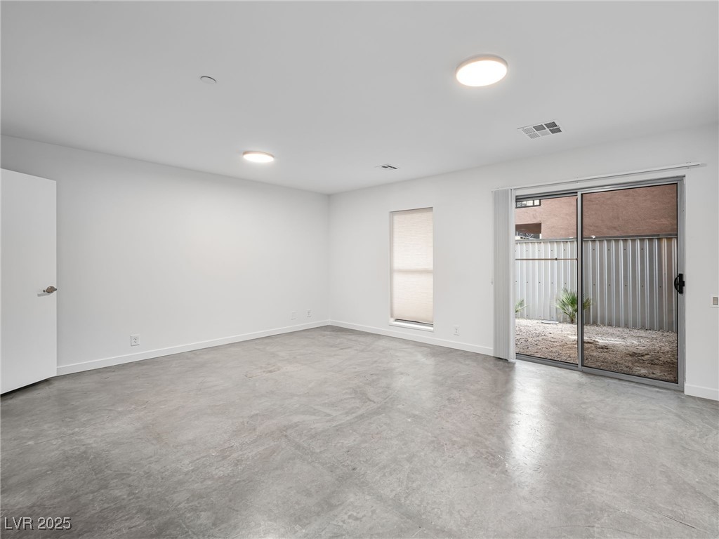 250 Tower Street Property Photo 11