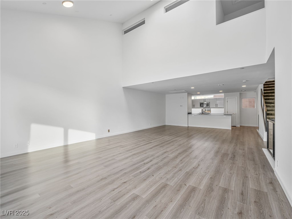 250 Tower Street Property Photo 12