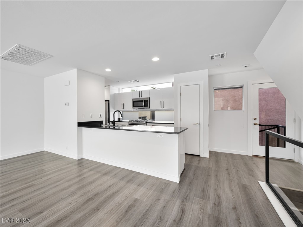 250 Tower Street Property Photo 13