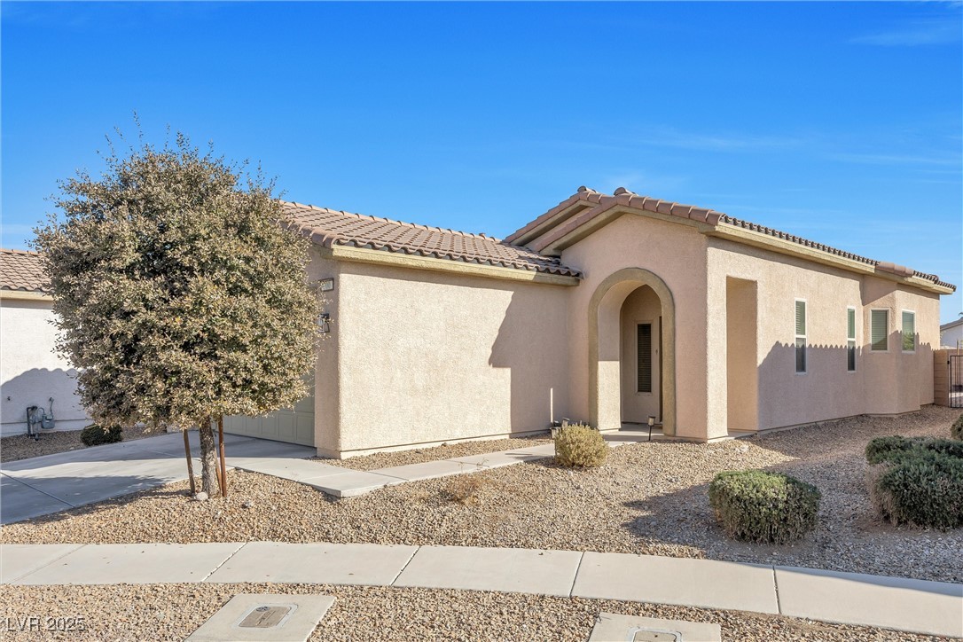 700 Bridgeford Court Property Photo 3