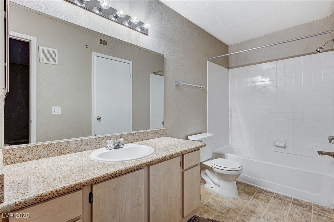 555 East Silverado Ranch Boulevard 2086 Property Photo 5