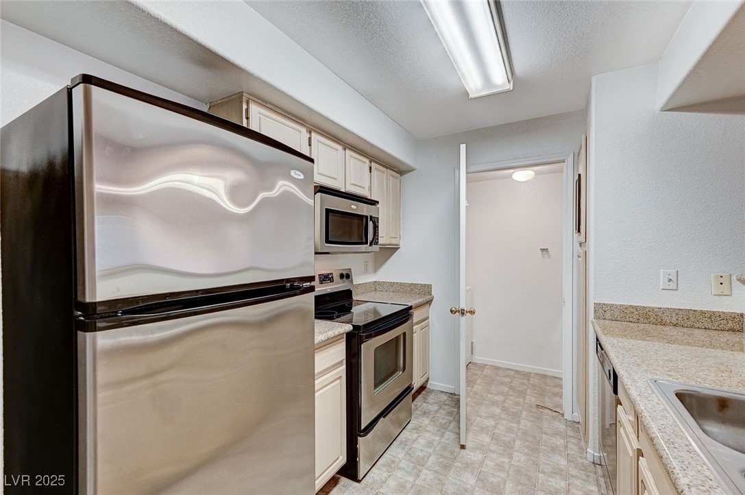 555 East Silverado Ranch Boulevard 2086 Property Photo 21