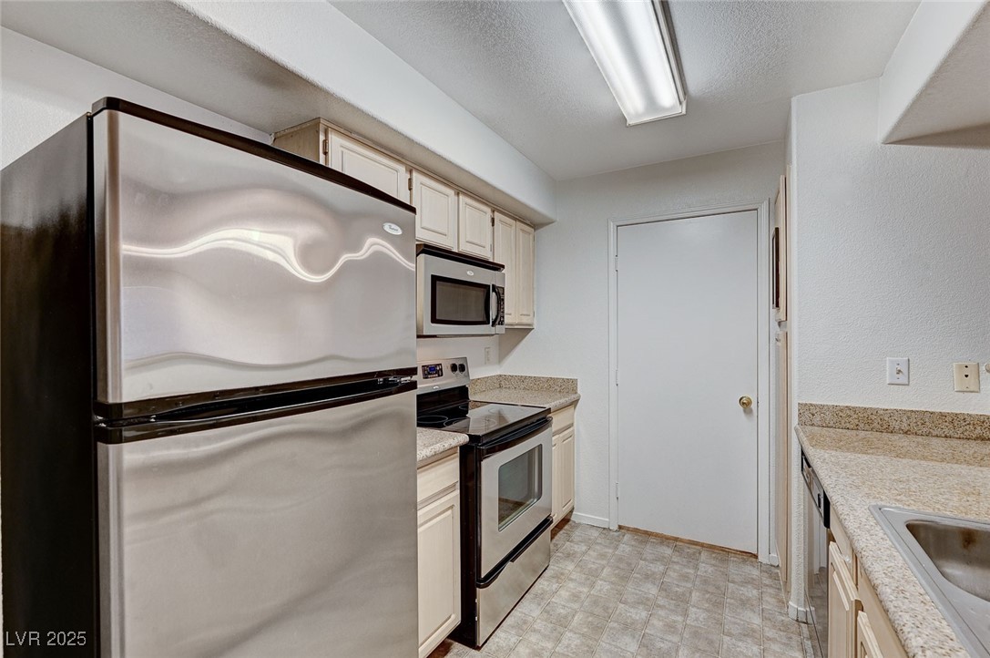 555 East Silverado Ranch Boulevard 2086 Property Photo 22