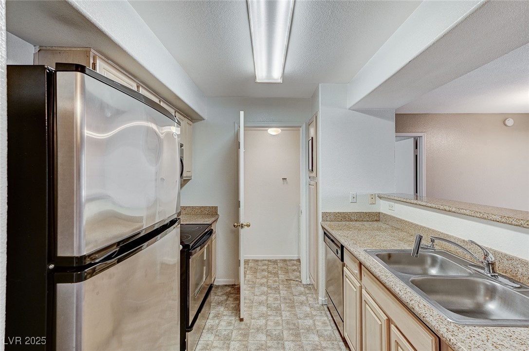 555 East Silverado Ranch Boulevard 2086 Property Photo 25
