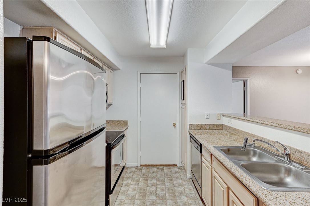 555 East Silverado Ranch Boulevard 2086 Property Photo 26