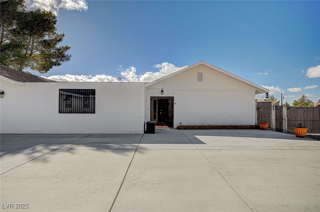 2690 South Dandelion Street Property Photo 4