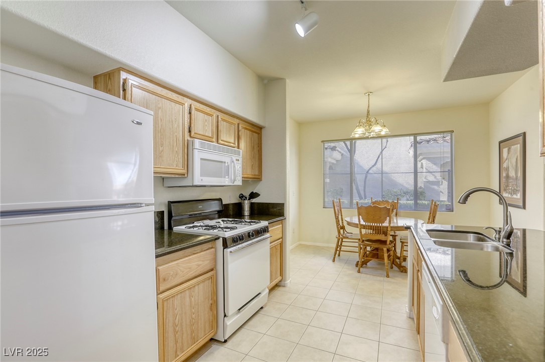 9050 West Warm Springs Road 1022 Property Photo 11
