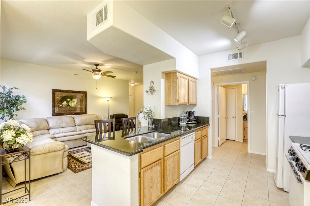 9050 West Warm Springs Road 1022 Property Photo 12
