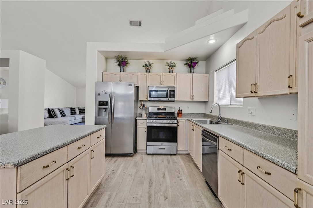 5915 Ablette Avenue Property Photo 8