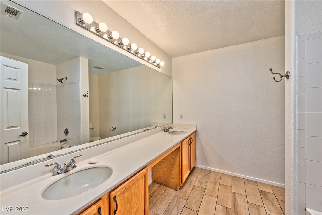 2152 Jasper Bluff Street 201 Property Photo 9