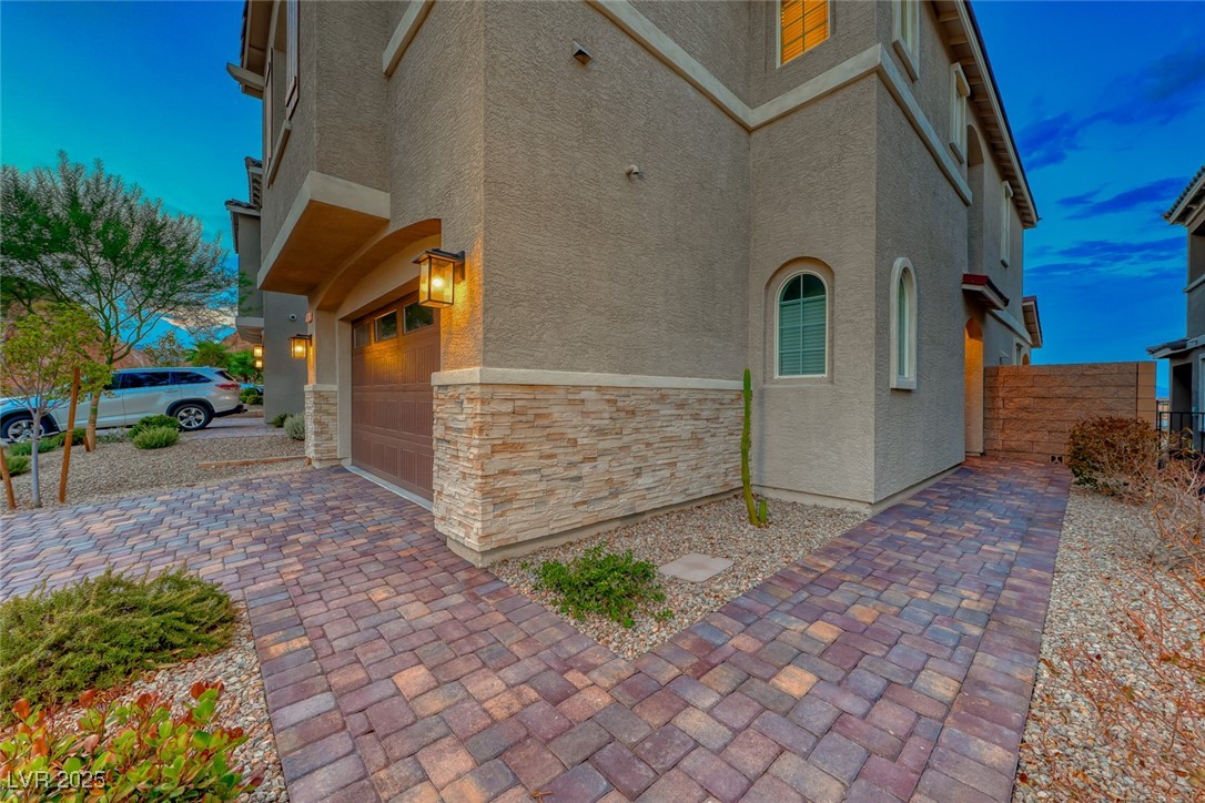 176 Kimberlite Drive Property Photo 4
