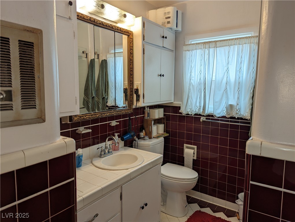 561 Main Property Photo 18