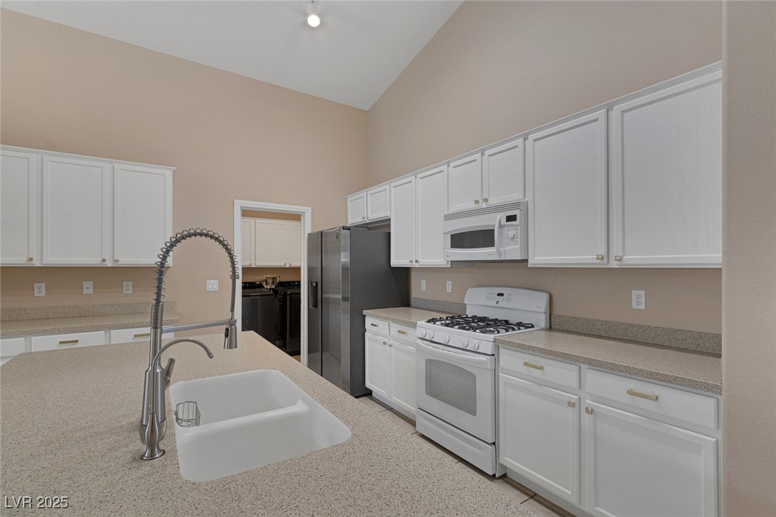 830 Roaring Falls Avenue Property Photo 16