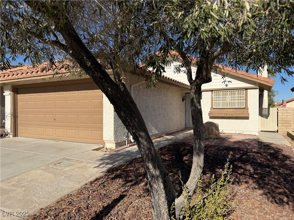 7588 Kalmalii Avenue Property Photo 2