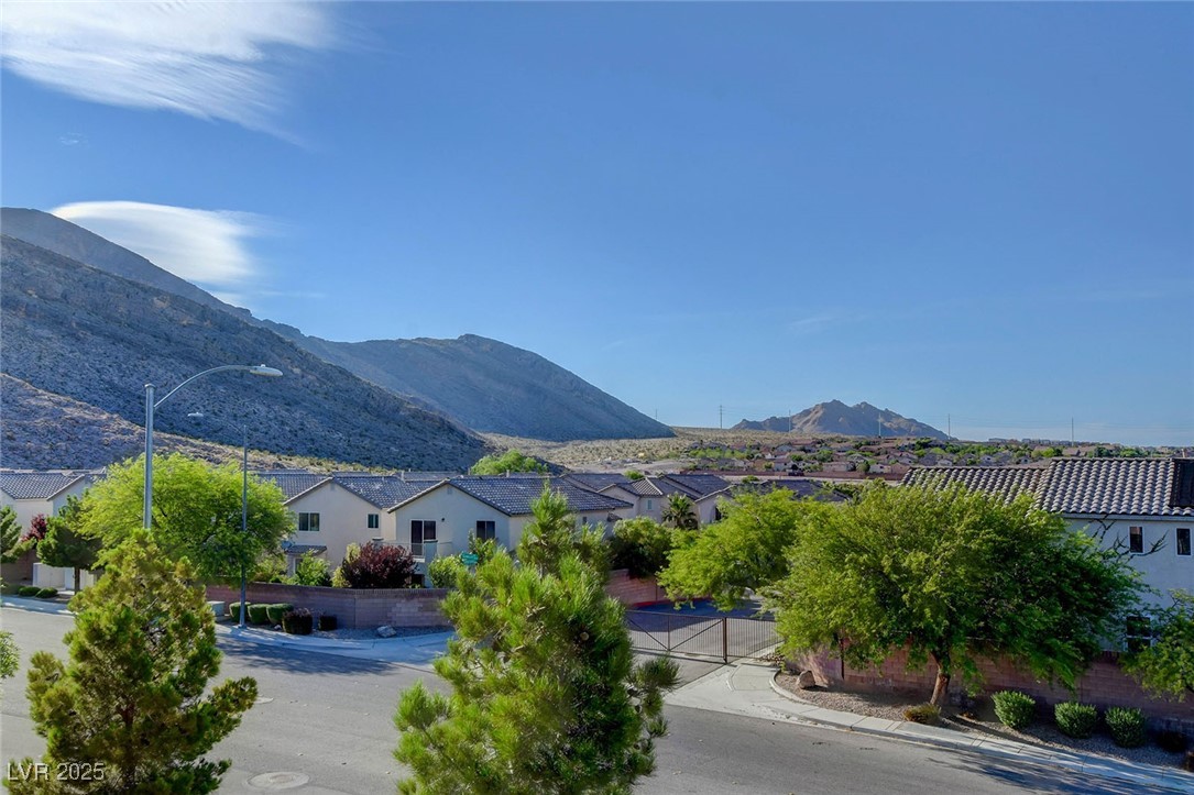 3574 Desert Cliff Street 203 Property Photo 9