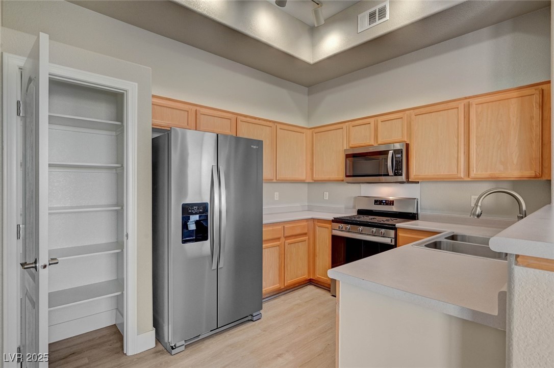 3574 Desert Cliff Street 203 Property Photo 15