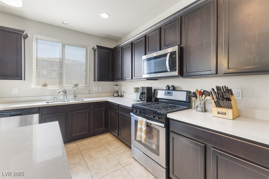 9661 Canyon Landing Avenue Property Photo 12