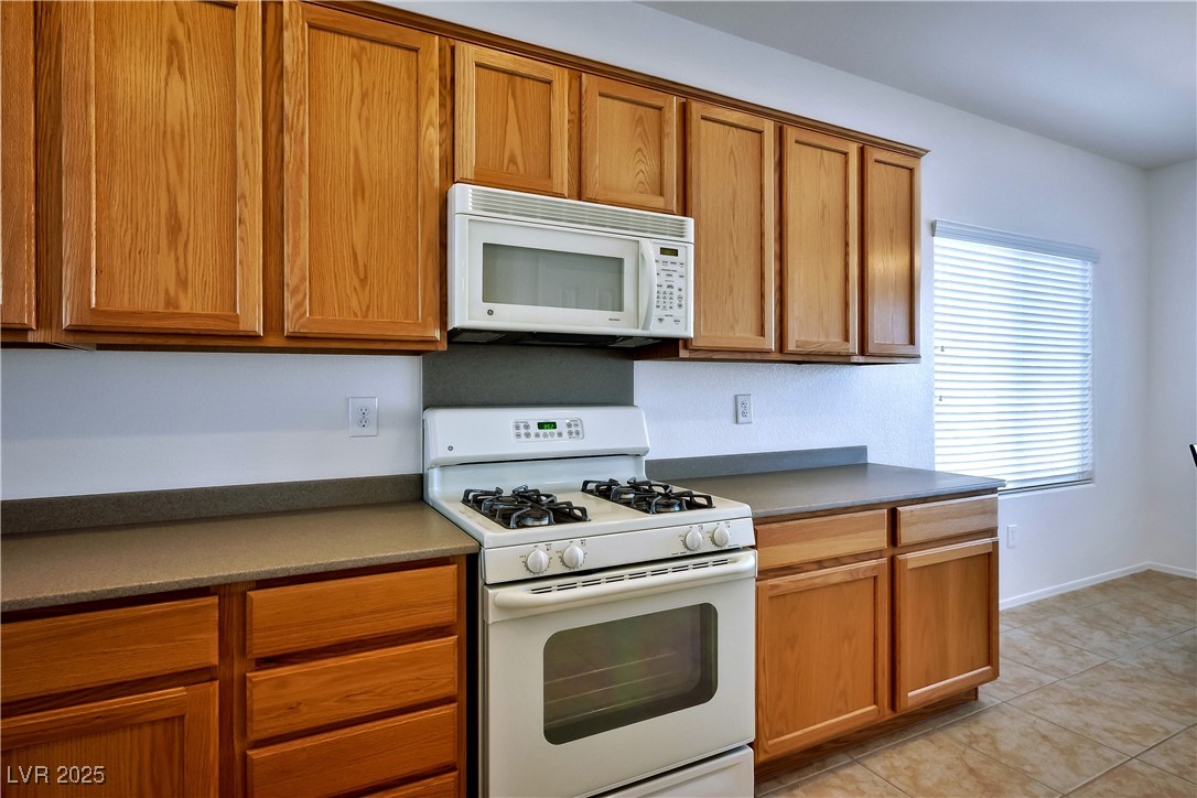 2127 Sawtooth Mountain Drive Property Photo 4